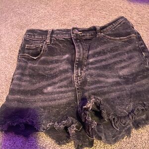 Black jean shorts! Perfect for the beach!